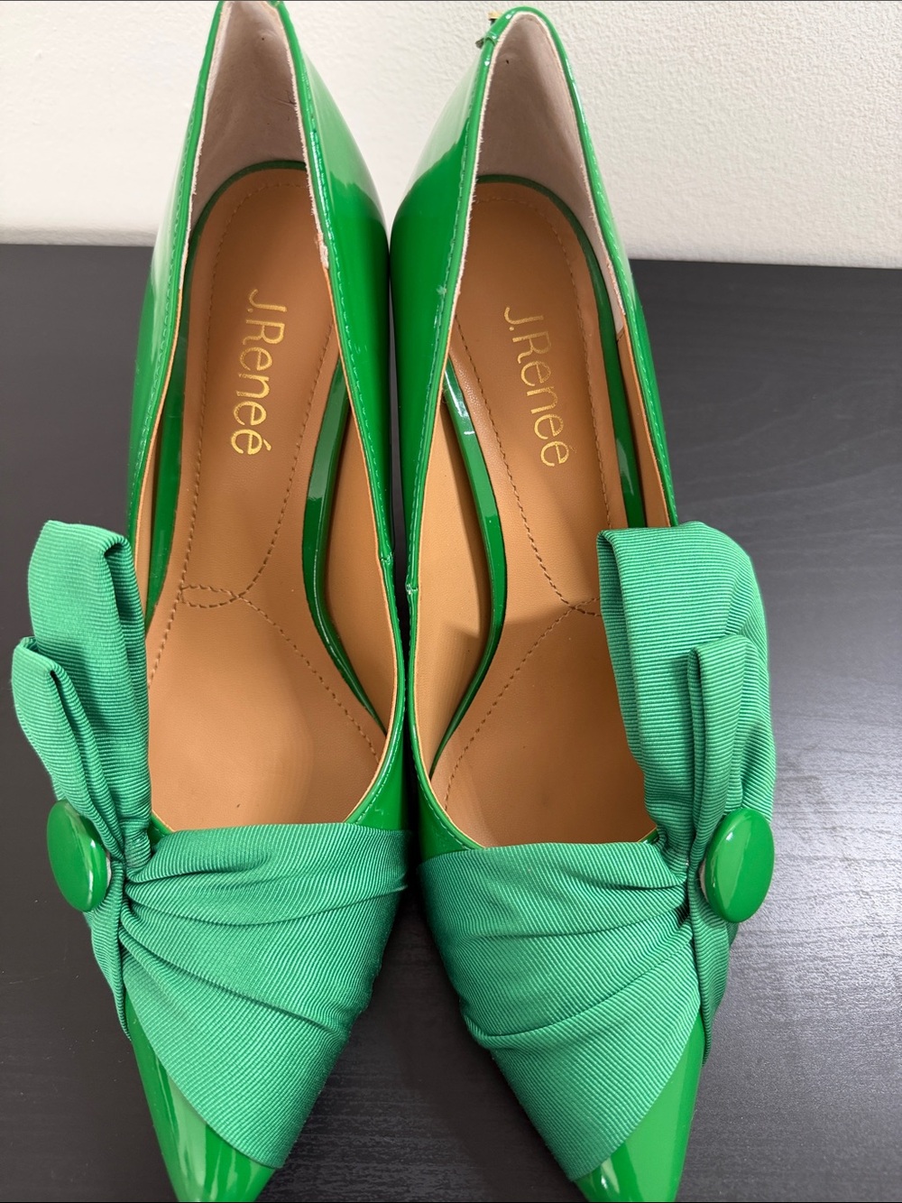 J.Renee Green Patent Pointed-Toe Pumps with Bow. Size 8 - Picture 5 of 6